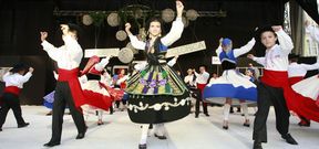Los ni�os fueron ayer los protagonistas absolutos de la 37� Mostra Folkl�rica Internacional de Viveiro, con la parte infantil.