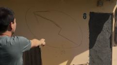 La flecha de la fachada, que ayer fue tapiada por la due�a, es una clave en la jerga okupa. 