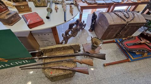 Operación Templo Sagrado. Exposición de las obras de arte sacro recuperadas. Rueda de prensa del Delegado del Gobierno José Miñones en la Comandancia de la Guardia Civil de Pontevedra