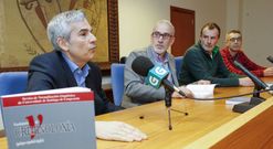 El decano de Dereito -segundo por la izquierda- espera poder publicar un diccionario. 