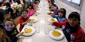 En los colegios de la capital funcionan comedores gestionados por los propios padres.