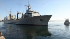 Vista del �Cantabria� en su base de A Gra�a