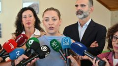 La portavoz del Grupo Parlamentario Popular en el Congreso, Ester Mu�oz, atiende a los medios.