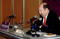 �lvarez es un reconocido periodista gastron�mico: en esta foto de archivo, en una conferencia en Fevino.