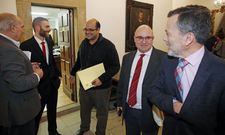 El alcalde, Reyes, Cela y Rama son cuatro de los miembros de la corporaci�n con exclusiva. 