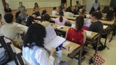 Varios alumnos realizan este martes las pruebas de la EBAU en la Universidad de Oviedo