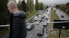 Atasco en la rotonda de Matogrande, en A Corua
