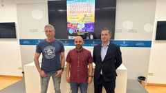 El organizador de Ourense Musical y director de La Casa de la M�sica,  Fernando Calvo; el director del �rea de Cultura de la Diputaci�n de Ourense, Marcos V�zquez; y el gerente do Centro Comercial Ponte Vella, Marcos Vila