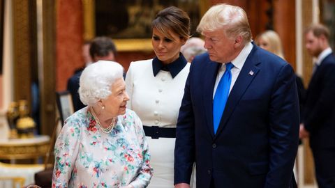 Con toda la pompa que rodea la visita, la reina Isabel II, de 93 aos, dio  la bienvenida oficial al presidente en el palacio de Buckingham, donde esta noche habr un banquete de Estado en el que ambos pronunciarn discursos