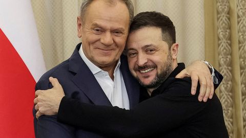 El primer ministro polaco, Donald Tusk, y el presidente de Ucrania, Volodymyr Zelenskiy.