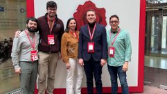 Los representantes de la agrupacin socialista de Santiago en la nueva ejecutiva gallega. De izquierda a derecha, Aitor Rodrguez, Rubn Prol, Marta lvarez-Santullano, Aitor Bouza y Francisco Cardama.