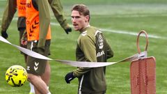 El futbolista del Celta Carl Starfelt, en un entrenamiento.