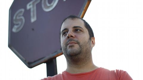 Manuel S�nchez. Tiene 34 a�os. Las ra�ces familiares, cuenta Manuel, son muy importantes en la planta. Antes que �l, su padre ya produjo aqu� aluminio. �Sa�a do turno de noite cando me enterei da noticia. Din que o custe da enerx�a non � un problema neste pa�s. Pois as� estamos. Sempre igual�. 