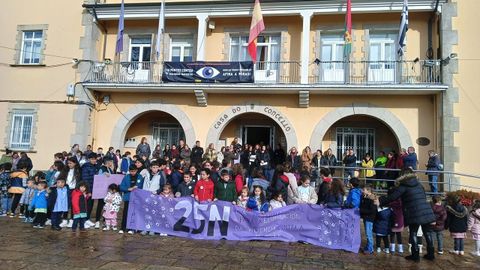 Concentraci�n de escolares en el Concello de As Pontes