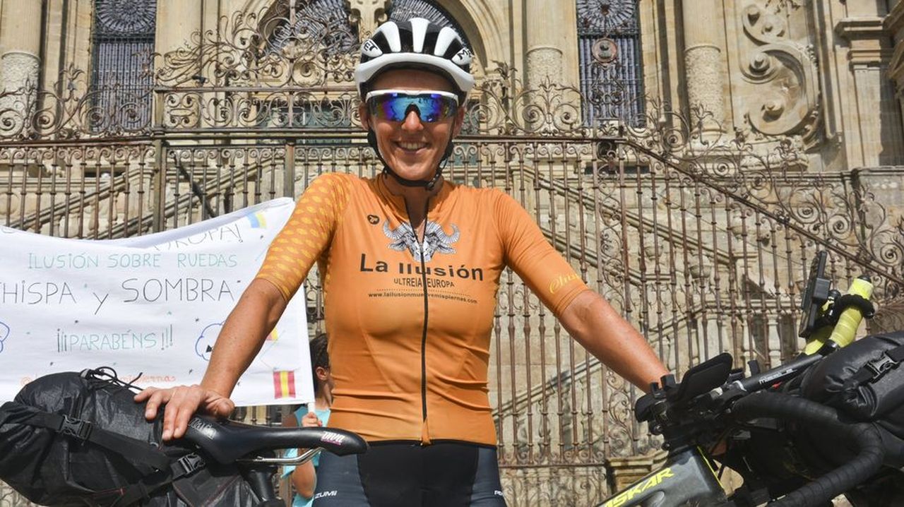 Recepción en Cee a Susana Gómez, que realiza un reto solidario