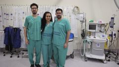 Adri�n Mart�nez, Ana Afonso y Jorge Gonz�lez, con el aparataje utilizado en la intervenci�n