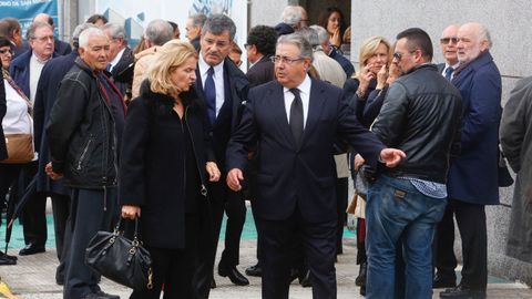 El exministro de Interior Juan Ignacio Zoido acudi� al tanatorio para expresar sus condolencias por la muerte del padre de Mariano Rajoy