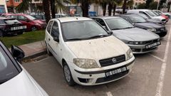 Imagen de coches abandonados en la calle facilitada por el Concello de Sada.