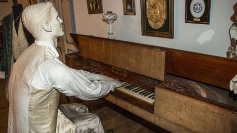 Pianoforte en el sal�n del mediod�a