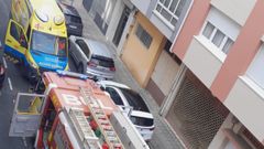 El incendio se produjo en la cocina del segundo piso del portal 5-7 de la calle As Pontes, en A Gndara