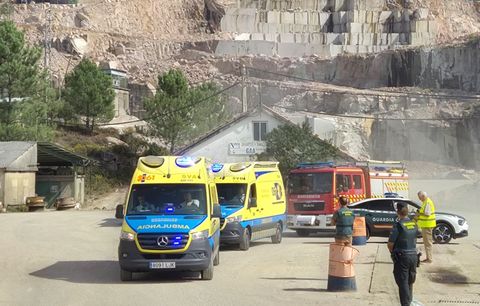 Cuatro heridos en la explosi�n en una cantera en O Porri�o