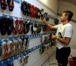 El entrenador, en el cuarto de las botas de A Malata.