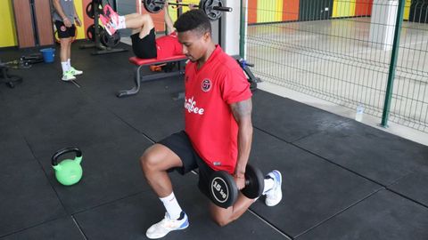 El jugador burelense ya se entren con su nuevo equipo.
