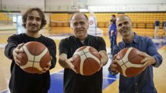 Mill�n Brea y Gonzalo Iglesias escoltan al presidente cobista, Eduardo Villar, en el acto de presentaci�n