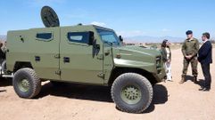 Justo Sierra y Beatriz Arribas explicaron el jueves al rey Felipe VI en Viator (Almer�a) las caracter�sticas del veh�culo