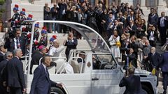 Le�n XIV pasea por las calles de M�naco en el papam�vil.