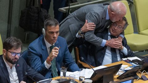 Lula besa en la frente a Petro, en presencia de Boric y Snchez, durante el foro en defensa de la democracia en la ONU.