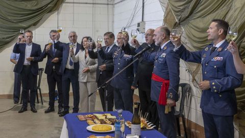 El acto termin� con un brindis por el rey.