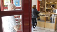 Despacho de pan del horno A Solaina, en Nar�n