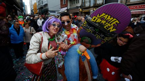 Entroido. Fiesta choqueira en calle de A Torre