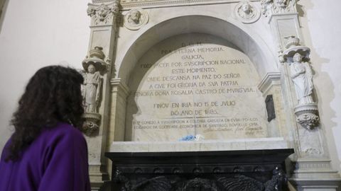 Tumba de Rosal�a no Pante�n de Galegos Ilustres
