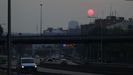 Vista del amanecer desde Plaza El�ptica con un manto de ceniza sobre Madrid este s�bado debido a los incendios forestales que asolan la comunidad
