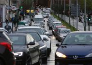 <span lang= es-es >Por la tarde</span>. Hubo colas de m�s de un kil�metro en la tercera ronda por el denso tr�fico que gener� el partido del D�por y el tap�n que se form� una vez m�s en la rotonda del pavo real. 