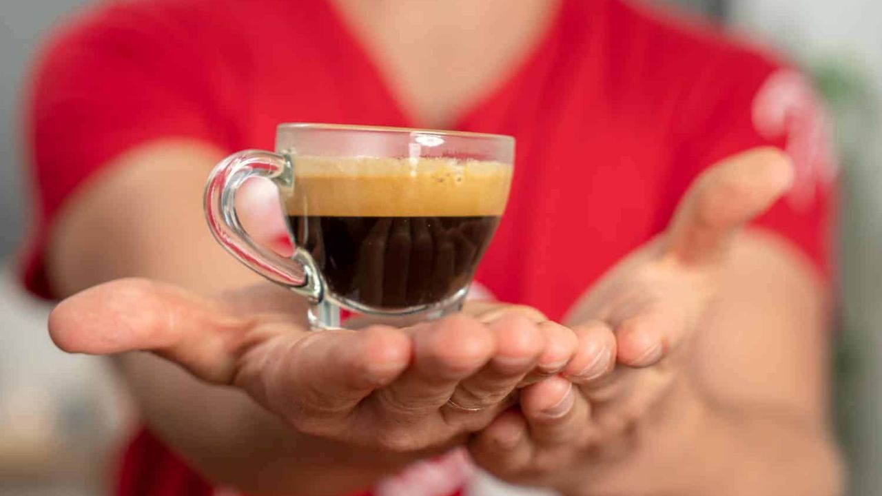 Del grano a la taza en segundos: 5 superautomáticas en oferta para hacer café de bar en casa