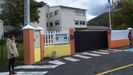 Entrada del CEIP Manuel Fraga Iribarne, el colegio pblico de Cario