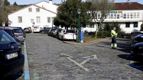 Zona azul y verde: entre las 10 y 14 horas, y de 16.30 a 20.30 horas debe pagarse la ORA. En el horario nocturno queda reservado para los residentes de zona