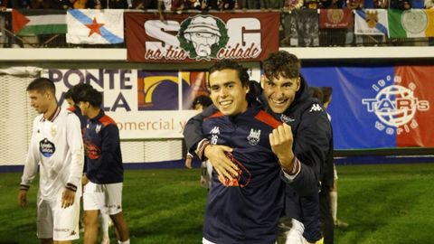 Los jugadores del Pontevedra celebrando el pase a la siguiente ronda de la Copa del Rey.