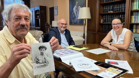 Abel Losada, en el centro, se reuni con Jos Luis Lpez Carragal y la concejala de Soutomaior Silvia Cernadas