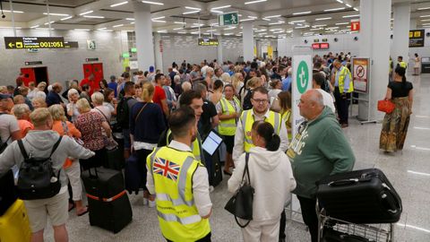 Pasajeros afectados por la quiebra de Thomas Cook en el aeropuerto de Palma de Mallorca