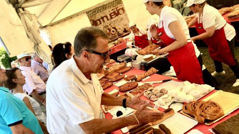 La Feira do Pan tuvo como pregonero a Vicente Araguas