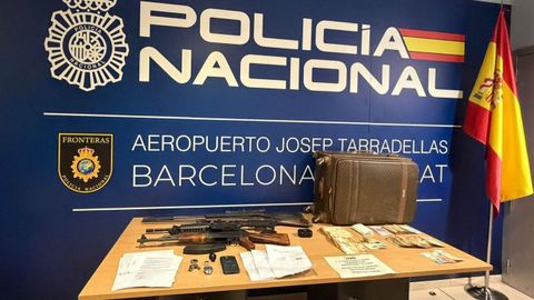 Parte del material incautado en la operaci�n realizada en el aeropuerto de El Prat