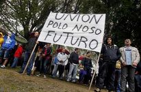 Casi doscientos bateeiros volvieron a concentrarse ayer ante el Intecmar. 