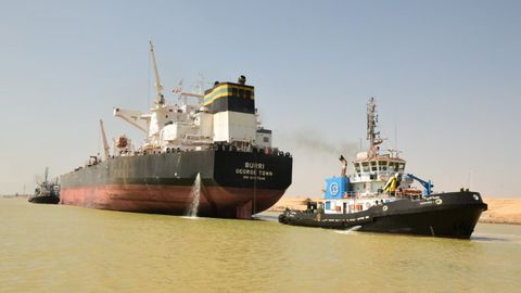 El Burri, uno de los mercantes implicados en la colisi�n en el canal de Suez