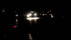Un coche circula a oscuras por la calle V�a Norte con los sem�foros apagados por una aver�a el�ctrica en Vigo