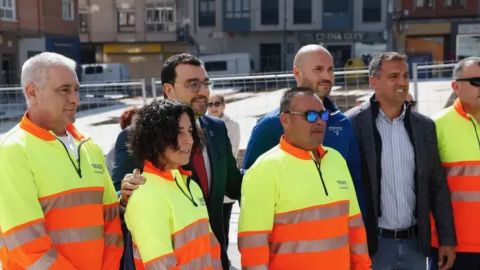 El presidente del Principado, Adri�n Barb�n, durante la inauguraci�n del nuevo centro de salud de Pola de Lena