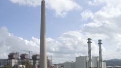 En As Pontes conviven las centrales de gas, a la derecha, y la de carb�n